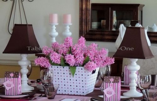 It’s All About Me! – Tablescapes at Table Twenty-One: Full centerpiece in pink, brown & white