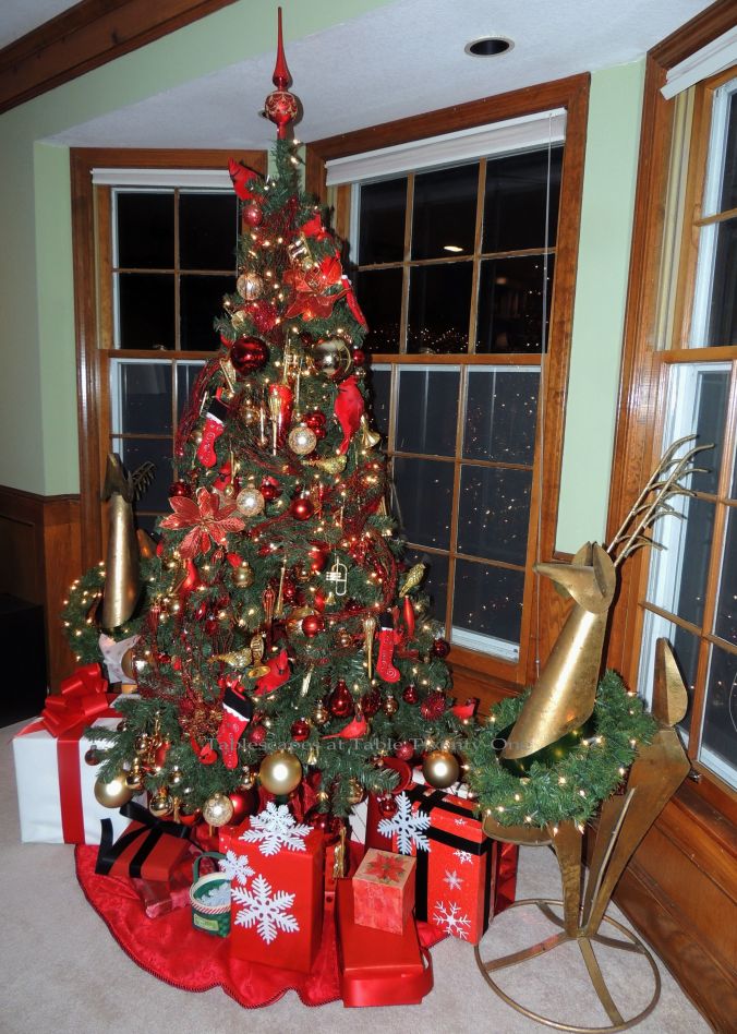 Tablescapes at Table Twenty-One, 'Twas the Night Before Christmas: Living room tree in red & gold