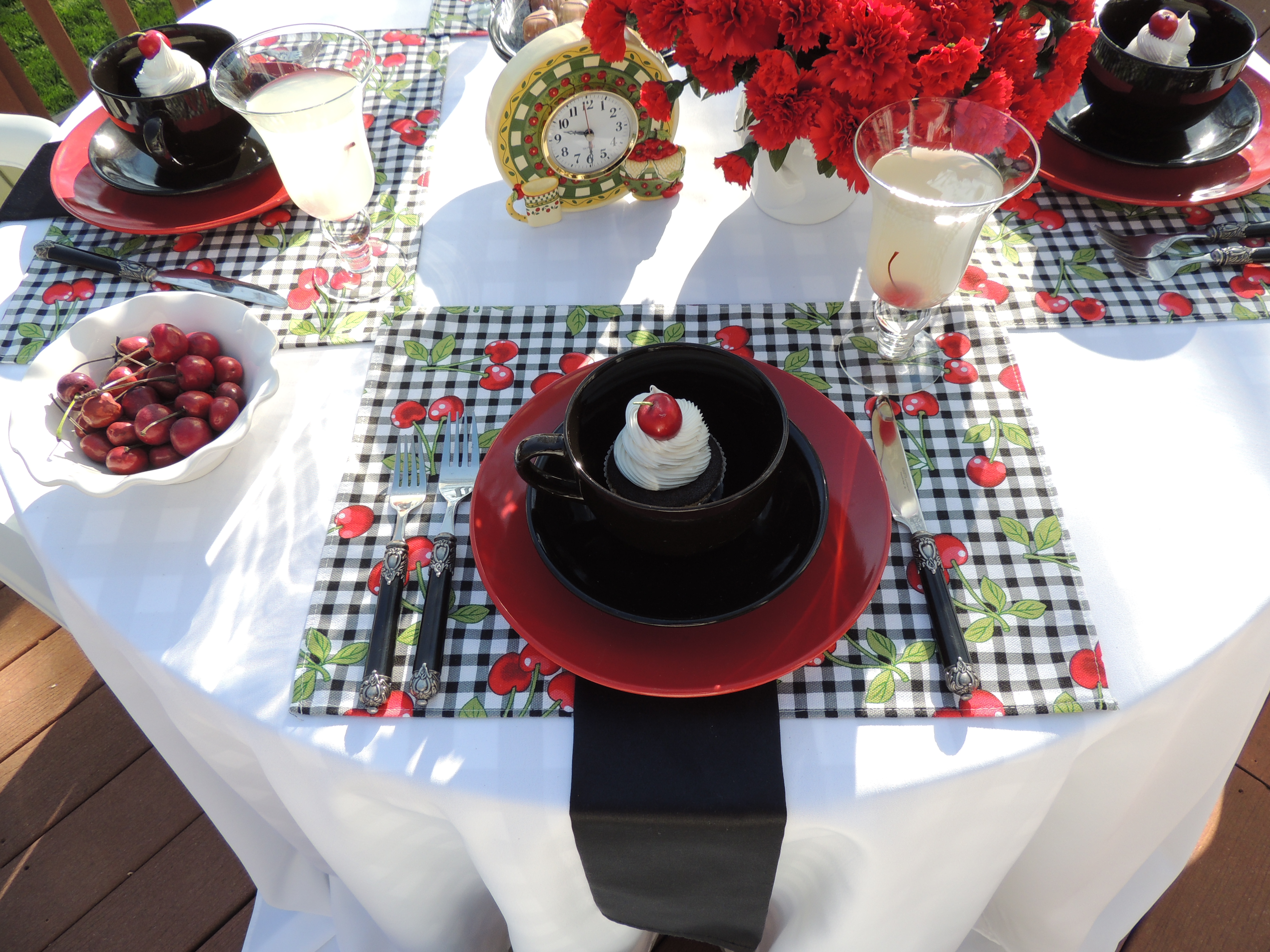 Tablescapes at Table Twenty-One, www.tabletwentyone.wordpress.com: Life Is Just a Chair of Bowlies, single place setting