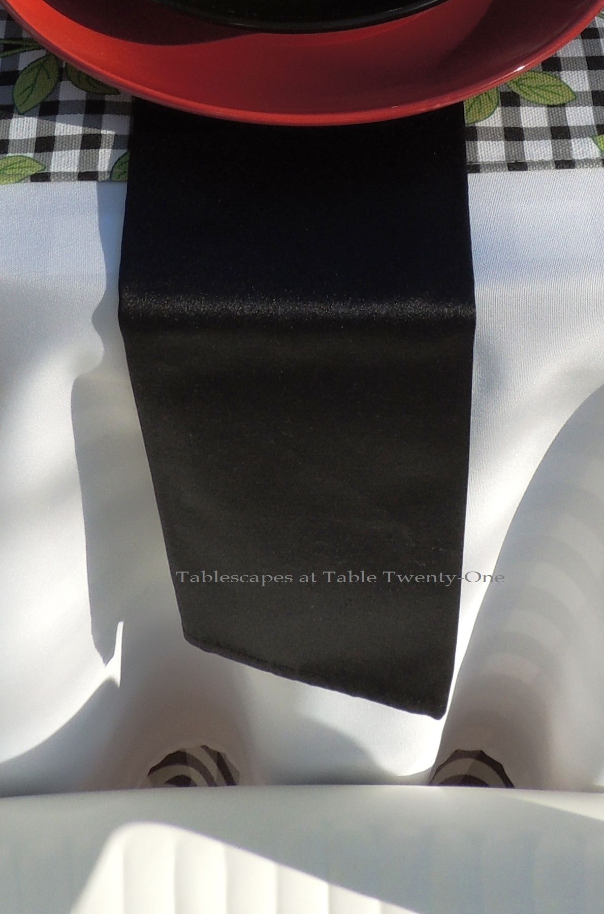 Tablescapes at Table Twenty-One, www.tabletwentyone.wordpress.com: Life Is Just a Chair of Bowlies -  napkin