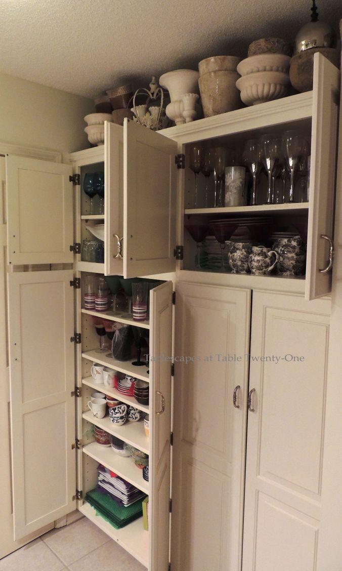 There's even storage in the hallway bath cabinets! Look above the cabinets and notice all the stone vases artfully arranged...storage in plain sight!