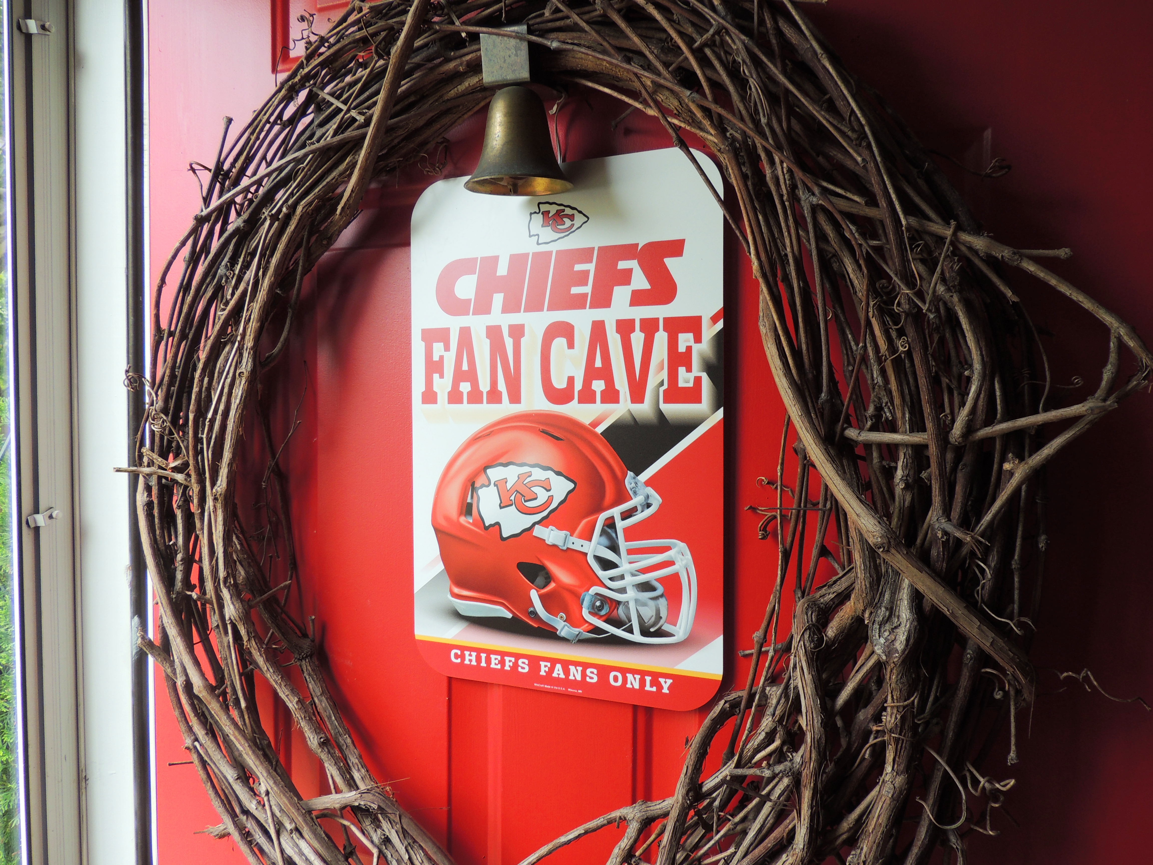 Tablescapes at Table Twenty-One, www.tabletwentyone.wordpress.com, Chiefs Pride: Front door wreath