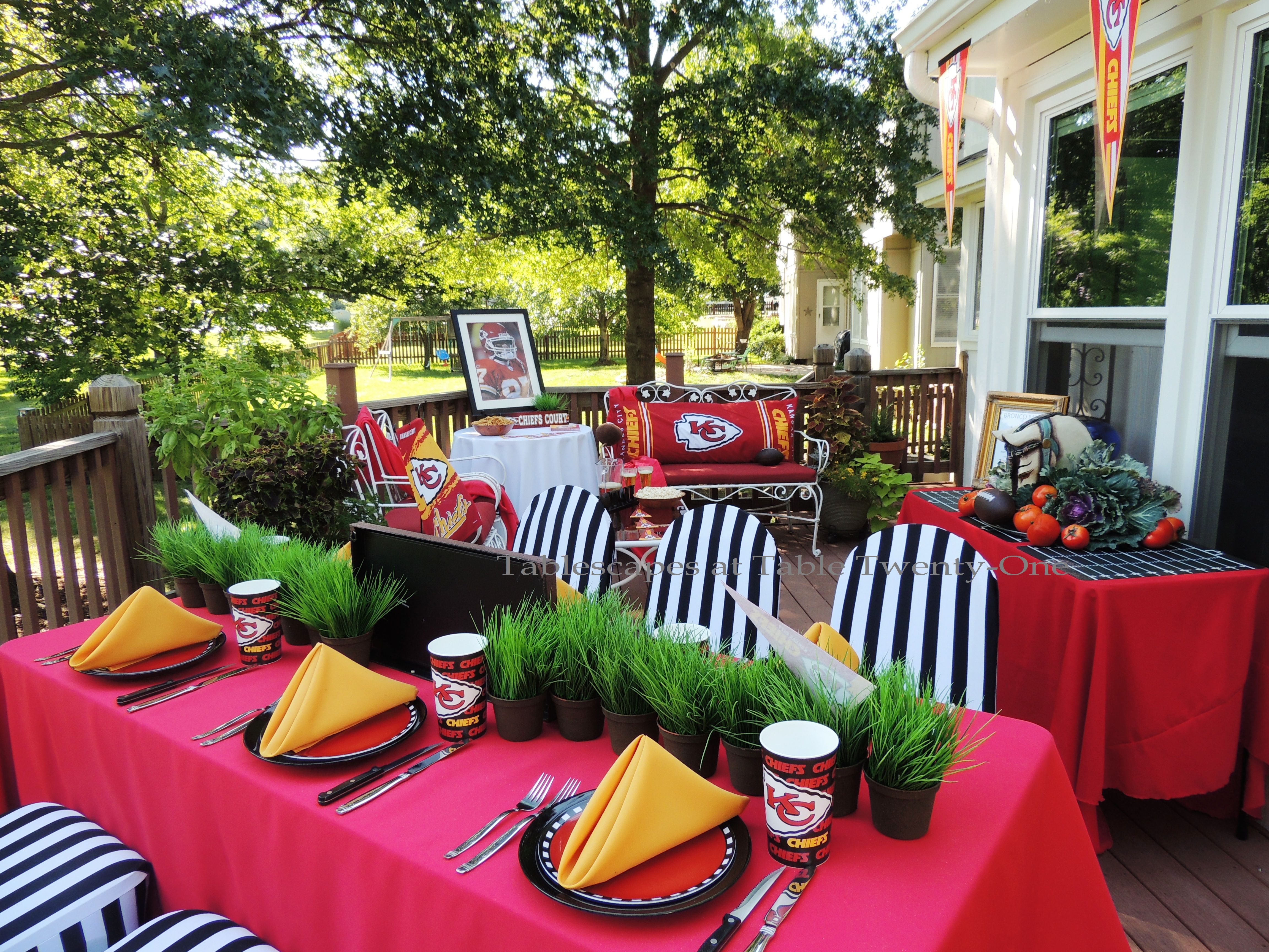Tablescapes at Table Twenty-One, www.tabletwentyone.wordpress.com, Chiefs Pride: Full deck