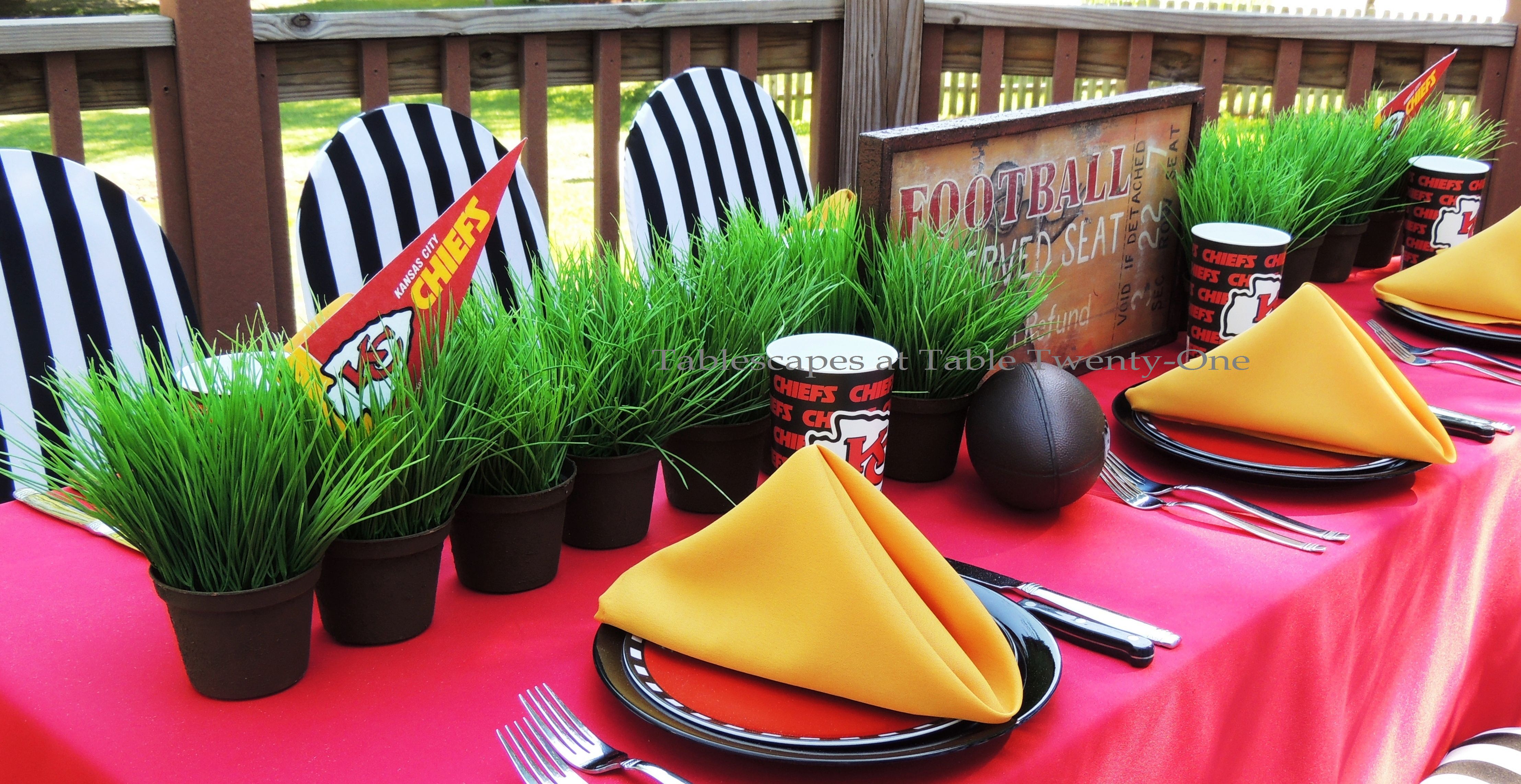 Tablescapes at Table Twenty-One, www.tabletwentyone.wordpress.com, Chiefs Pride: Full centerpiece