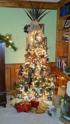Alycia Nichols, Tablescapes at Table Twenty-One, www.tabletwentyone.wordpress.com, ”Timberland Christmas – 2014 Christmas Décor: Woodland Christmas Tree