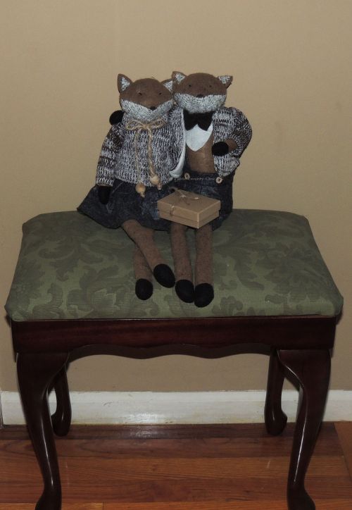 Alycia Nichols, Tablescapes at Table Twenty-One, www.tabletwentyone.wordpress.com, ”Timberland Christmas – 2014 Christmas Décor: Plush fox couple