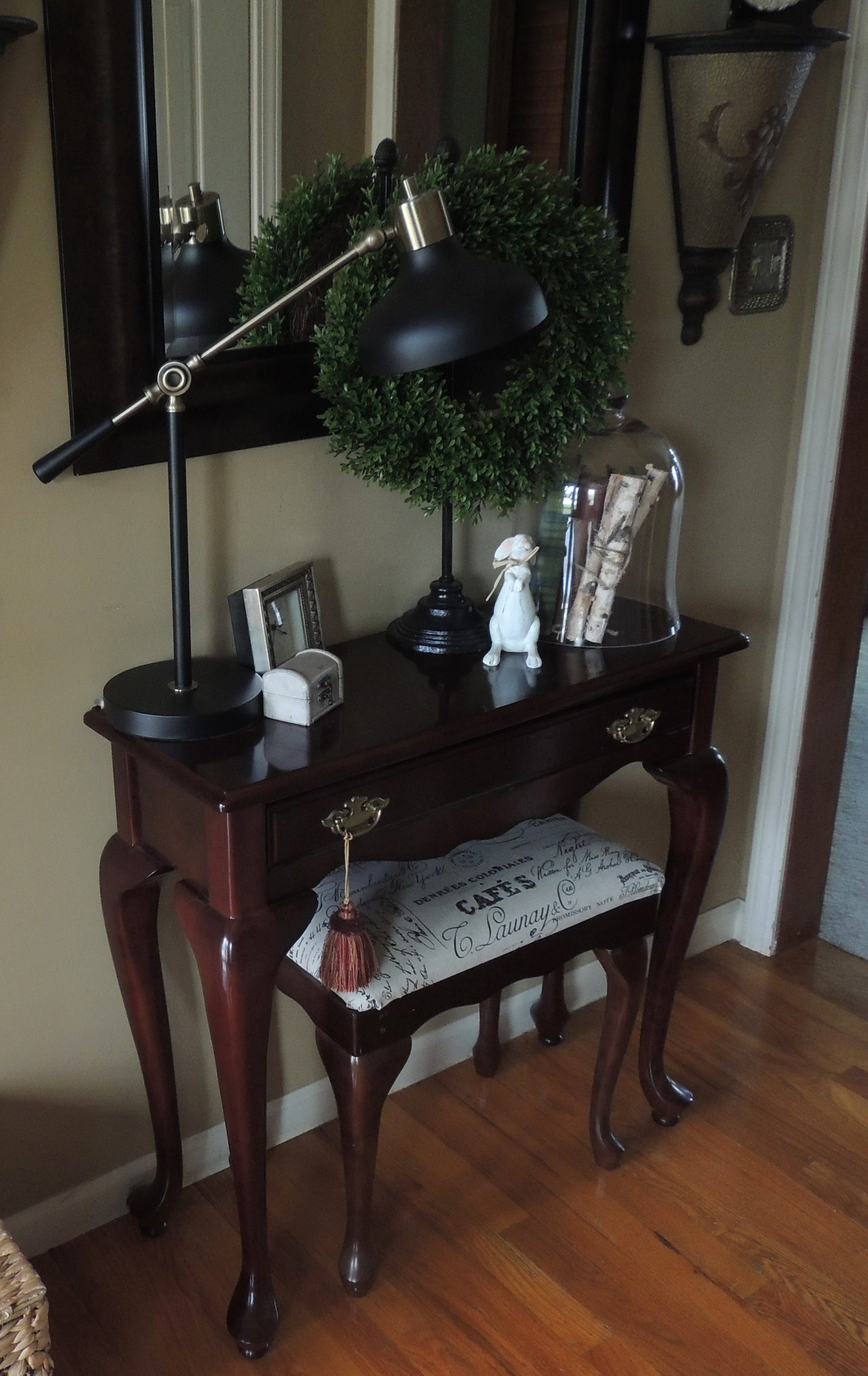 Foyer table for Spring/Easter. www.tabletwentyone.wordpress.com