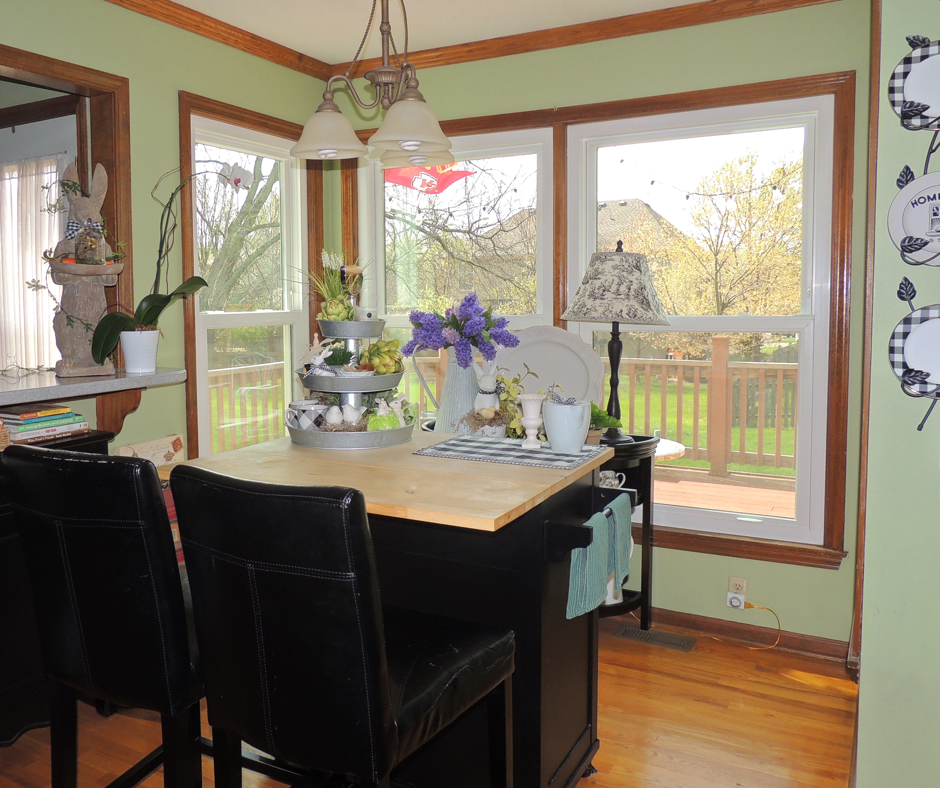 Breakfast nook. www.tabletwentyone.wordpress.com